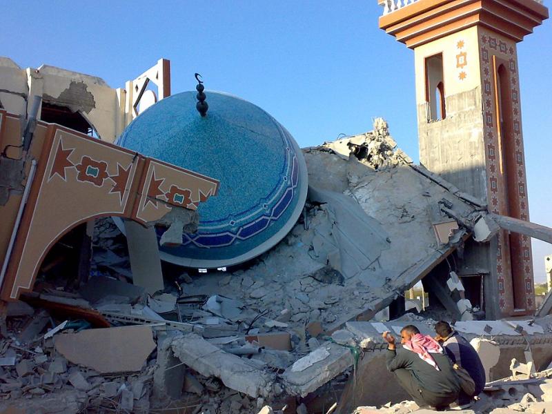 Destroyed mosque during Operation Cast Lead, Gaza, jan. 12, 2009; image found By ISM Palestine - https://www.flickr.com/photos/ismpalestine/3194424982/in/set-72157612528904592/, CC BY-SA 2.0, https://commons.wikimedia.org/w/index.php?curid=5730956 